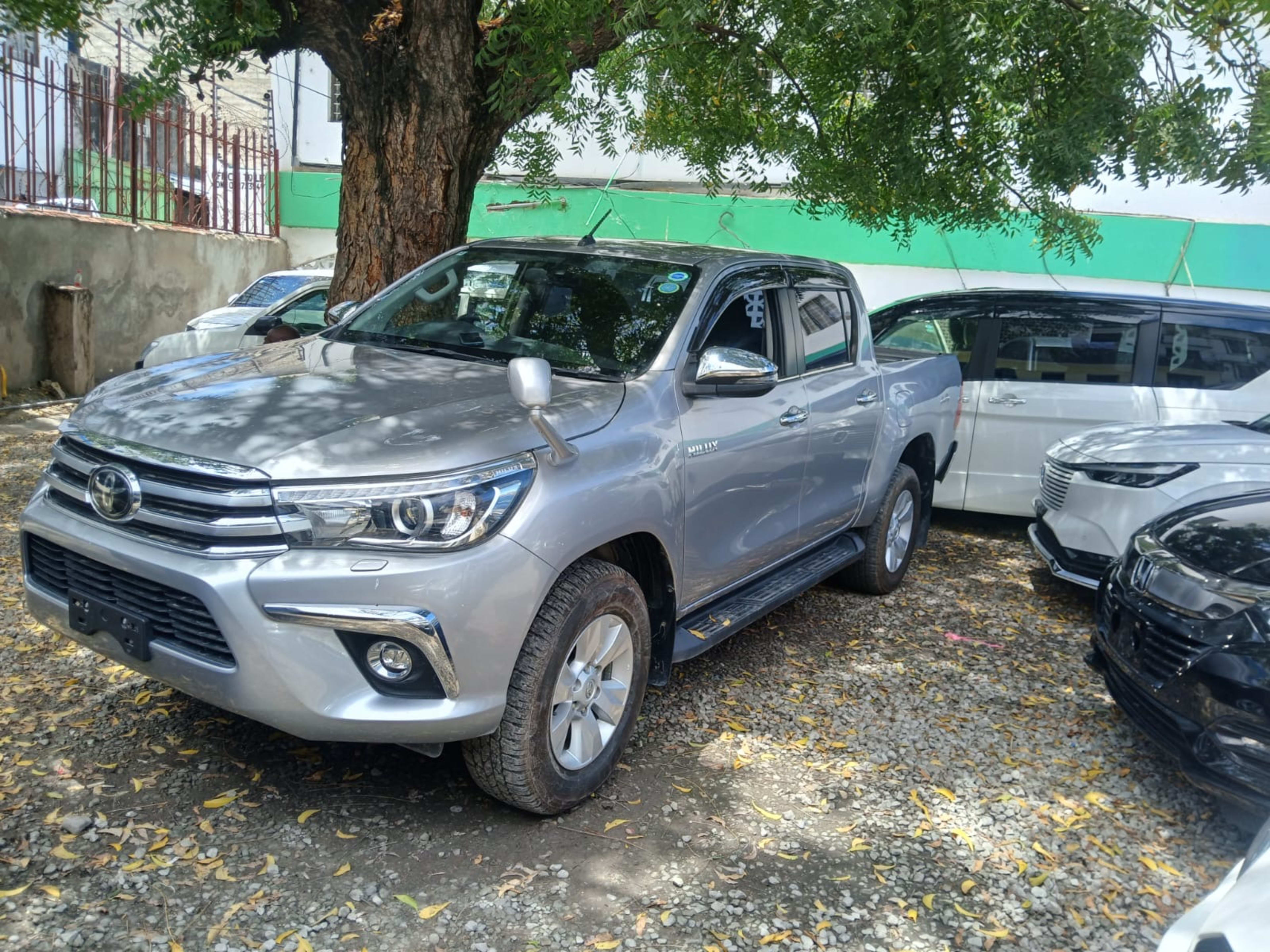 2019 Toyota  Hilux photo 2