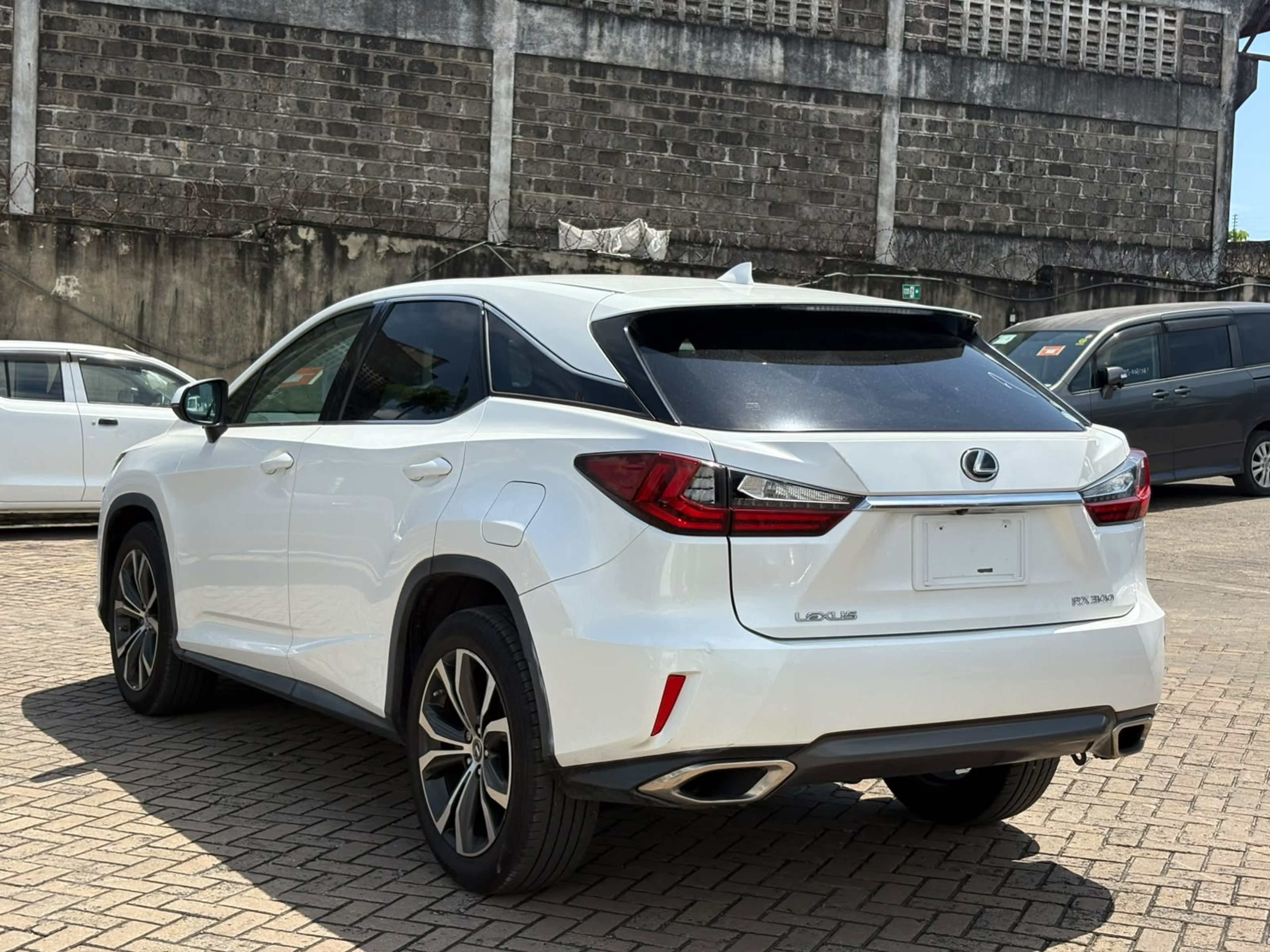 2019 LEXUS RX300 photo 4
