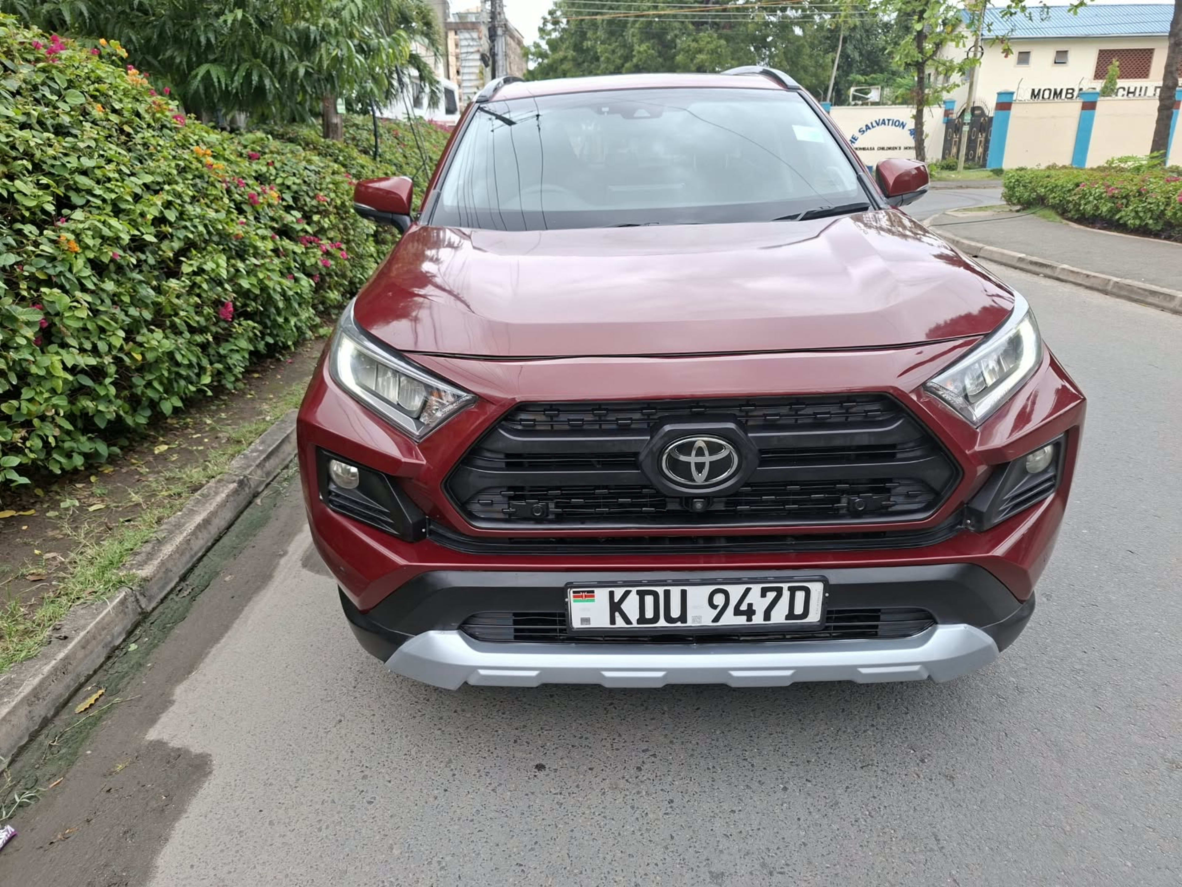 2020 TOYOTA Rav4 photo 2