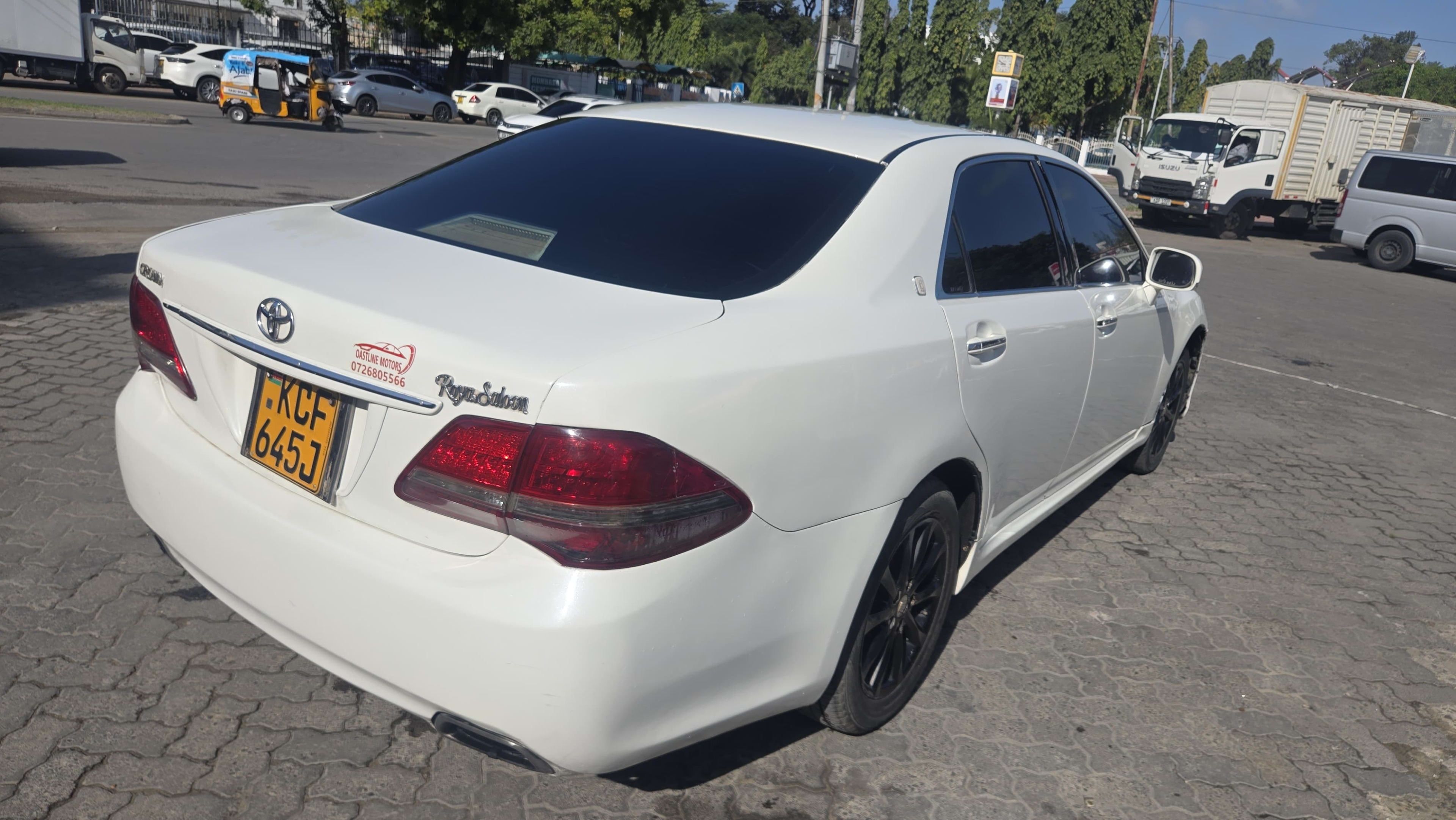 2009 Toyota Crown photo 2