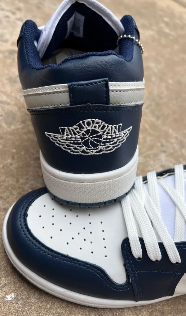 Nike Jordan 1 Low Azul Único — foto 1