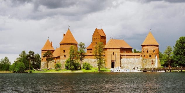 hrad Trakai - https://www.flickr.com/photos/paracon/5083765876/