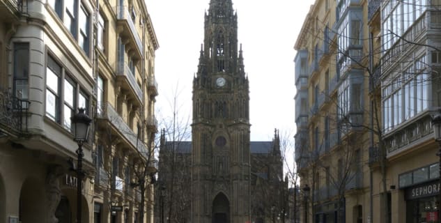 Katedrála Dobrého pastýře - http://commons.wikimedia.org/wiki/File:Catedral_del_Buen_Pastor_(Campanario)._San_Sebasti%C3%A1n.jpg