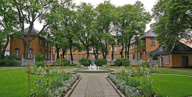 Stiftsgaardsparken Trondheim - http://commons.wikimedia.org/wiki/File:Stiftsgaardsparken_Trondheim.jpg?uselang=da