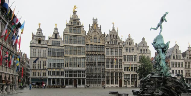 Grote Markt - https://www.flickr.com/photos/alanstanton/5894018940/