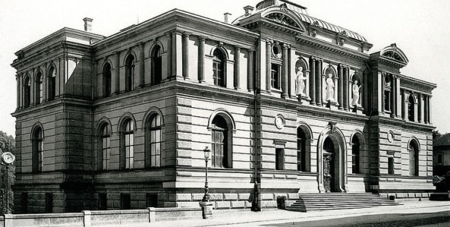 Muzeum umění - http://commons.wikimedia.org/wiki/File:Kunstmuseum_Bern_1895.jpg