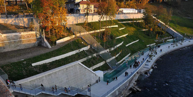 Medvědí park BärenPark - http://en.wikipedia.org/wiki/File:Baerenpark_Bern_01_09.jpg