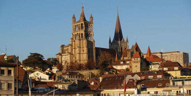 Katedrála Lausanne - http://en.wikipedia.org/wiki/Bishop_of_Lausanne#mediaviewer/File:Cath%C3%A9drale,_Lausanne.jpg