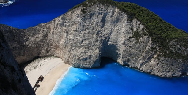 pláž Navagio - https://www.flickr.com/photos/imagea/11193734874/