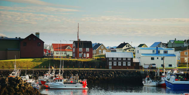 Stykkishólmur - https://commons.wikimedia.org/wiki/File:Stykkish%C3%B3lmur_2009.jpg