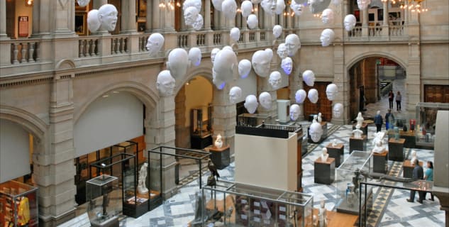 Galerie a muzeum Kelvingrove - https://www.flickr.com/photos/dalbera/3838792609/