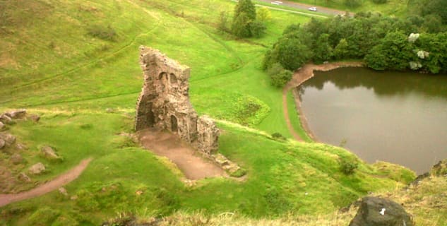 Holyrood Park a zřícenina kaple svatého Antonína - https://www.flickr.com/photos/schnappi/6123103309