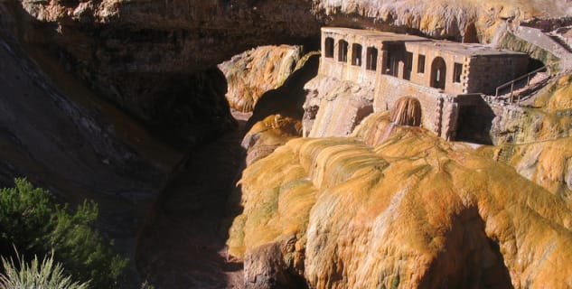 Puente del Inca - https://www.flickr.com/photos/stefatty/347694693