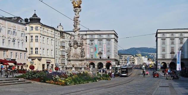 Sloup sv. Trojice na hlavním náměstí v Linz - http://commons.wikimedia.org/wiki/File:Hauptplatz_Linz_September_2013.jpg