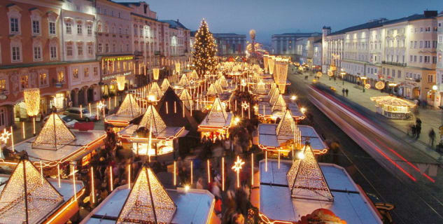 Vánoční trhy na náměstí v Linz - http://www.christkindlmarkt-linz.at/ 