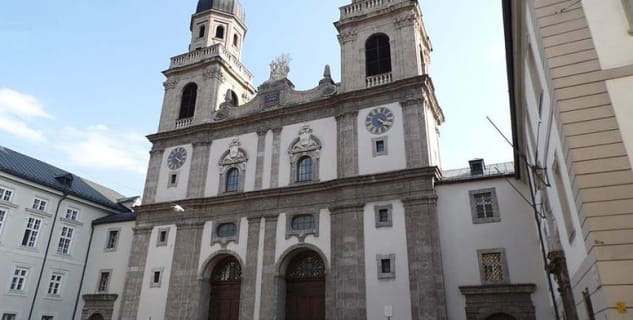 Jezuitský kostel - http://commons.wikimedia.org/wiki/File:Jesuitenkirche_Innsbruck.JPG