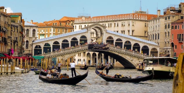 Rialto Bridge - https://www.flickr.com/photos/llamnuds/2231903771