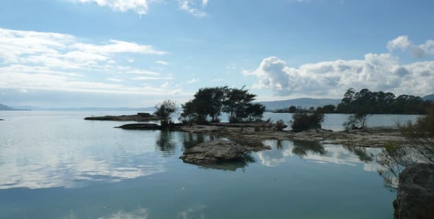 Lake Rotorua - https://commons.wikimedia.org/wiki/File:LakeRotorua.jpg