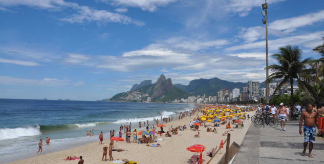 Pláž Ipanema, Rio de Janeiro, Brazil  - https://www.flickr.com/photos/over_kind_man/3179806357/