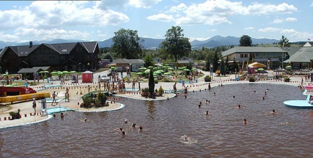 Thermal park - https://commons.wikimedia.org/wiki/File:Panorama_besenova_thermal_park.jpg