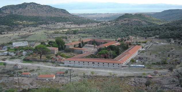 Klášter Limonos - https://commons.wikimedia.org/wiki/File:Monastery_Limonos.jpg?uselang=cs