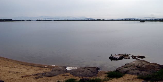 Vodní nádrž Parakrama Samudra  - https://commons.wikimedia.org/wiki/File:Polonnaruwa_0251.jpg