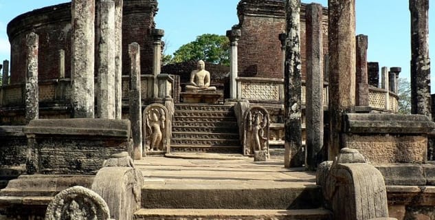 Posvátné městečko Vatadage  - https://commons.wikimedia.org/wiki/File:Polonnaruwa_Vatadage_sri_lanka_(6)_(1).jpg