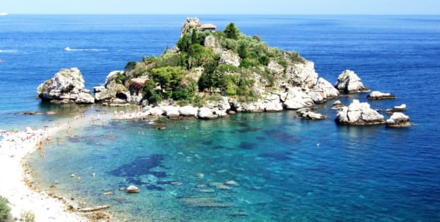 Isola Bella - https://www.flickr.com/photos/gnuckx/3811740720/