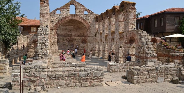 Kostel svaté Sofie - https://en.wikipedia.org/wiki/Hagia_Sophia_Church,_Nesebar#/media/File:Church_of_Saint_Sophia_in_Nesebar_(by_Pudelek).JPG