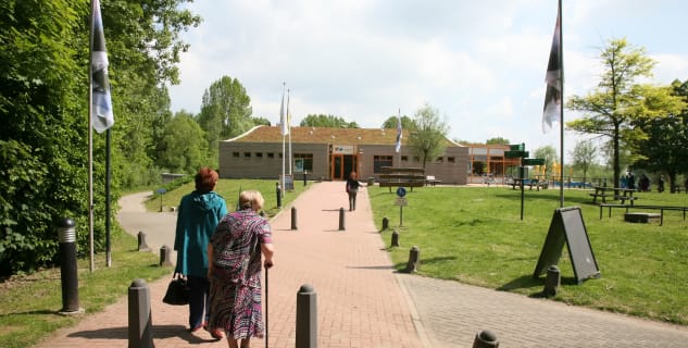 Biesboschcentrum - https://www.flickr.com/photos/bertknot/8139595126/in/photolist-SM2Lje-UaApnJ-p23jPK-rfJBjA-opJsQT-oZWbU1-ri2KW8-prMaJT-dpgy41-P64C3o-dpgxcr-dxpDxA-dpgze1-dpgEnC-oZVRf4-rrSYRb-dPaG2a-npymDM-rSKQuK-dLPGed-pG834Y-ryLsV5-p8mgBq-mPq3Pv-jJemh6-ogYdp1-jJekSP-jJgwEL-dpgD1J-dpgCrY-dpgAZQ-dpgqQg-jJgxqU-jJgx5d-nQs448-nBTRYz-jJempR-nYTssV-fDug9x-qBrX4Q-gPy5fG-rhitBo-rynGhm-rgYpbM-oHrECh-rEbVDU-qZMamq-rEcZNL-rEjMqV-rf8Abp/