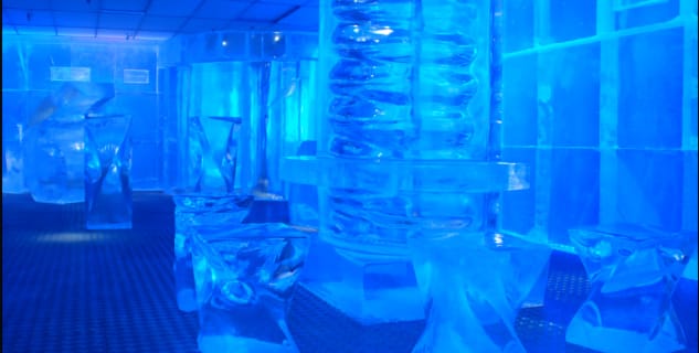 Ice Bar - https://www.flickr.com/photos/ringk/4582457010/