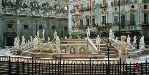 Piazza Pretoria	 - https://commons.wikimedia.org/wiki/File:Palermo-Piazza-Pretoria-bjs2007-02.jpg