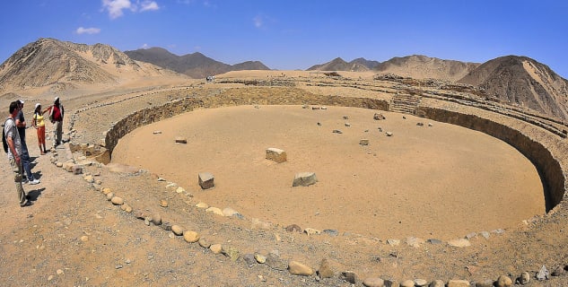 Caral - https://commons.wikimedia.org/wiki/File:Caral-Supe_in_Peru.jpg