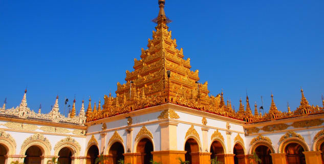 Mahamuni Buddha chrám v Mandalay - https://www.flickr.com/photos/slapers/11772540535/