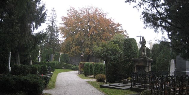 varaždinský hřbitov - https://commons.wikimedia.org/wiki/File:Varazdin_Cementry4,_Croatia.JPG