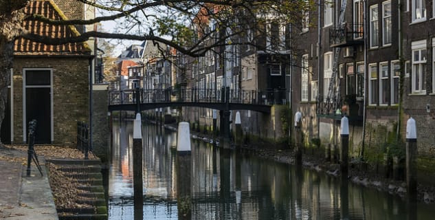 Dordrecht centrum - https://www.flickr.com/photos/dordrecht-holland/24456688572/in/photolist-Dg9Vsm-M2EyTY-T3K2xd-DsryuB-r8oVBV-QjdJxW-DRPdd6-BbyzhF-NzYcCN-Qcbgkk-r2C9zq-FGeefH-DEDUzw-DUH2nR-NVWKcm-qV2wuV-oDJtdL-RDtdzp-Bu5WKN-oSwNmr-DRMZ5r-pQRHPa-MocAtL-TZnq9K-P64C3o-MupZsm-DKLDwB-Mq6J11-MG16gr-qHFeXD-DwJWAV-B7QDbT-QxXYfM-Dcgg7a-cc2uPS-LXgBG3-qnp6WZ-Q2Yw8D-Mx8tEQ-psmCQ6-pKyeiB-CNf8WJ-poZV8G-N1cvZL-FKocMC-HPSA7C-MTrzNb-VtyfHQ-UBFmdY-TVKboU