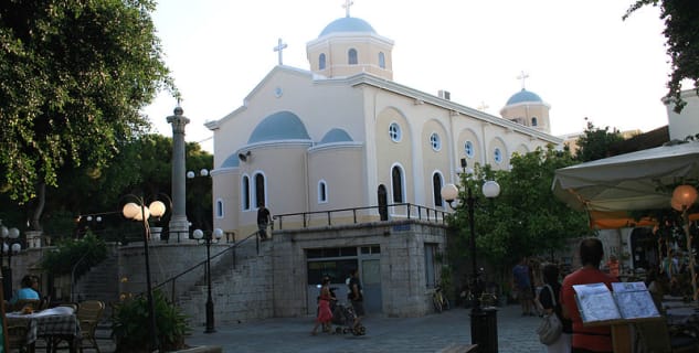 Katedrála města Kos  - https://commons.wikimedia.org/wiki/File:Kos_church_1.jpg 