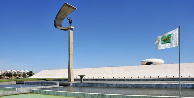 Memorial JK, Brasilia  - https://commons.wikimedia.org/wiki/File:Memorial_J_Kubitschek_Brasilia_2009.jpg