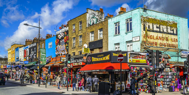 Camden High Street - https://commons.wikimedia.org/wiki/File:Camden_Town_Streetcorner_--_2015_--_London,_UK.jpg