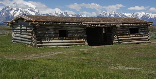 Cunningham Cabin - https://www.flickr.com/photos/garylizwindust/4765271695/