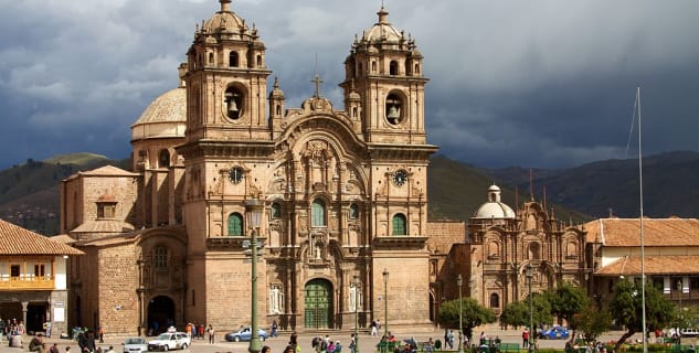 Iglesia de la Compañia de Jesús  - https://commons.wikimedia.org/wiki/File:Peru_-_Cusco_019_-_Iglesia_de_la_Compa%C3%B1ia_de_Jes%C3%BAs_(7084770355).jpg