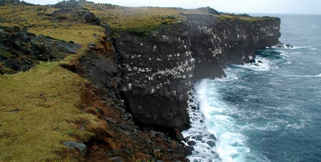 Hafnaberg - http://wikitravel.org/shared/File:Hafnaberg_Cliffs.jpg