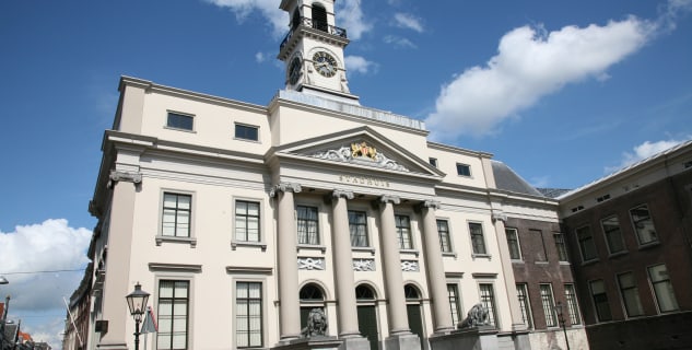 Stadhuis - https://www.flickr.com/photos/bertknot/8370650412/in/photolist-dKFLJQ-dKFEwQ-dKFCfs-dKAa7B-dL7YX3-dKAhmX-dKFGqq-6W4hfE-dKAdGi-dKA8SP-dKAd74-ci8Gzs-dL2Dni-dL2xDe-dPrgCy-dxhjEB-e8WUBE-8tuo7s-g5EymY-dvt89e-dPraTm-dL2cc2-e8Reyp-dL2xFZ-dL7Jo9-dL7Lwd-dL88TG-dPkmh2-dxheHi-dxnDZo-e8WWCJ-dL2kbR-dPrc4q-e8RdK2-dL7GgQ-dL7D2m-dxnJ19-dPktni-dPqY6J-e8RkXa-dxnGhq-dPkzgV-e8WZt7-dL2qfT-dL7RZ7-9TLyNj-dPkqg2-dL88cs-dL7HKY-dL86Uu