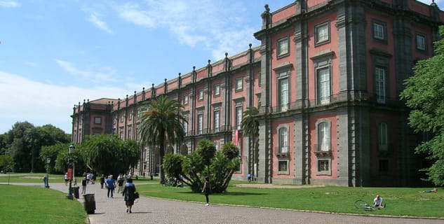 Národní galerie Capodimonte - https://it.wikipedia.org/wiki/Museo_nazionale_di_Capodimonte#/media/File:Reggia_di_Capodimonte_1.JPG