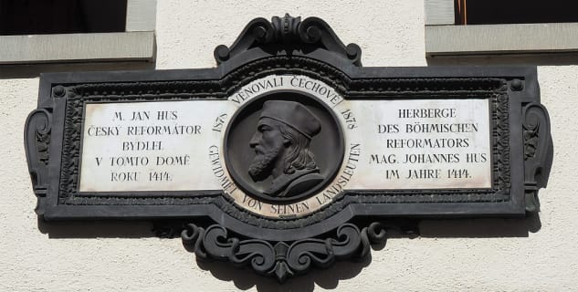 Jan Hus - https://commons.wikimedia.org/wiki/File:Widmung_am_Hus_Haus_Konstanz.jpg