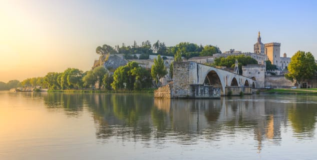 Most Saint-Bénézet - https://en.wikipedia.org/wiki/Pont_Saint-B%C3%A9n%C3%A9zet#/media/File:Saint-benezet_in_southeastern_France.jpg