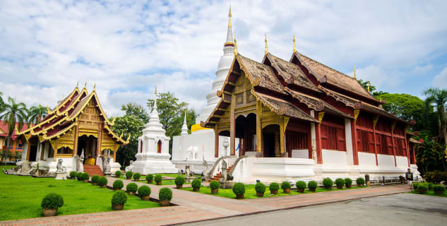 Wat Phra Singh - https://commons.wikimedia.org/wiki/File:Ordination_hall_of_Wat_Phra_Singh_,_Chiangmai_,_Thailand.jpg