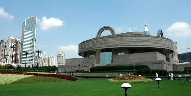 Šanghajské muzeum - https://en.wikipedia.org/wiki/Shanghai_Museum#/media/File:Shanghai_Museum_exterior_1.jpg