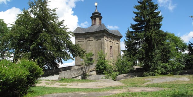 Kaple Hvězda v Broumovských stěnách - https://commons.wikimedia.org/wiki/File:Kaple_Hv%C4%9Bzda.jpg