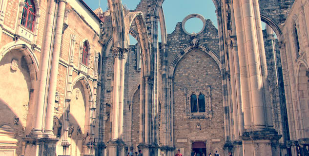 Zřícenina Carmo - https://www.pexels.com/photo/view-of-cathedral-248116/